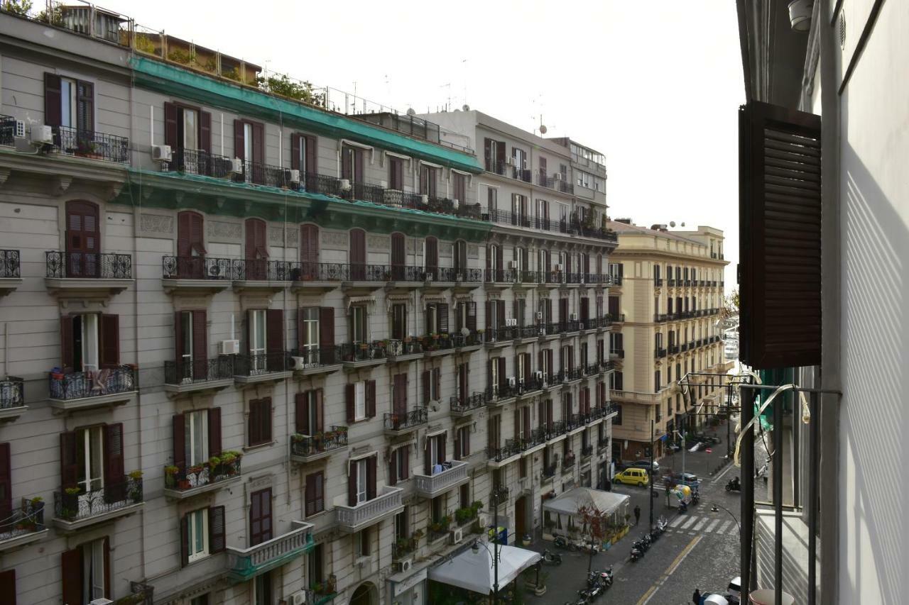 La Corte Dei Borboni By Dimorra Napoli Bagian luar foto